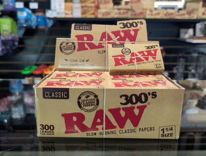 Raw 300's Organic Hemp 1 1/4 sized papers